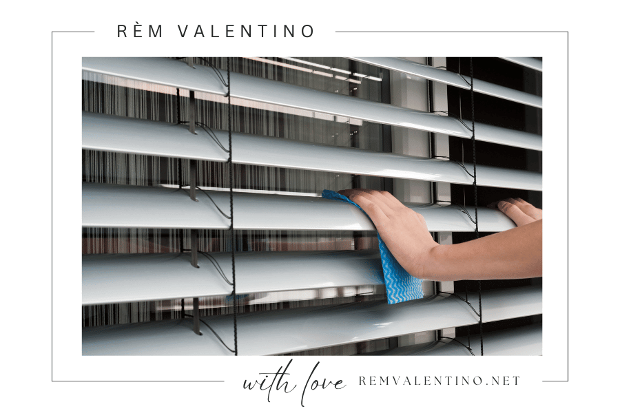 Vệ Sinh Rèm Cửa Tự Động Đơn Giản Tại Nhà