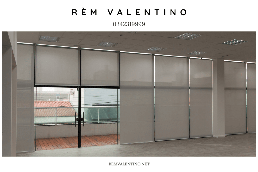 Rèm cửa đẹp mắt giúp cho không gian văn phòng trở nên chuyên nghiệp hơn.