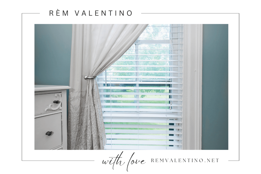 Tìm thấy sự thanh thản trong vẻ đẹp tự nhiên của rèm gỗ.