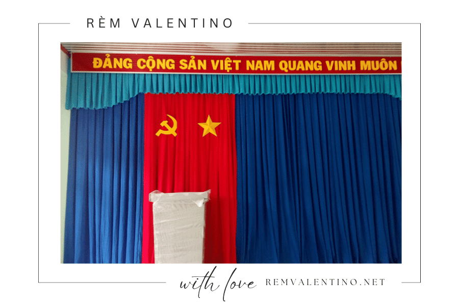 Một bước vào sân khấu, mở ra cánh cửa thành công và đam mê với phông hội trường tuyệt vời.