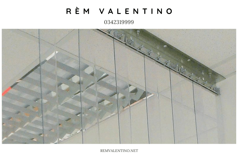 Rèm nhựa cách nhiệt có màu trắng trong, được làm tự nhựa và cao su non, có tác dụng cách nhiệt cho không gian dùng điều hòa 