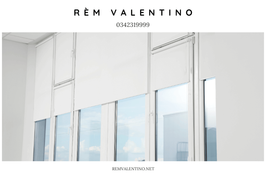 Những mẫu rèm cuốn chống nắng cho ban công, hành lang thường có kích thước, đơn sắc