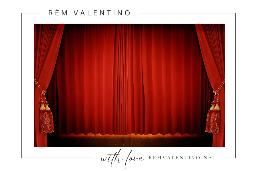 Rèm trang trí là điểm nhấn của sân khấu văn nghệ