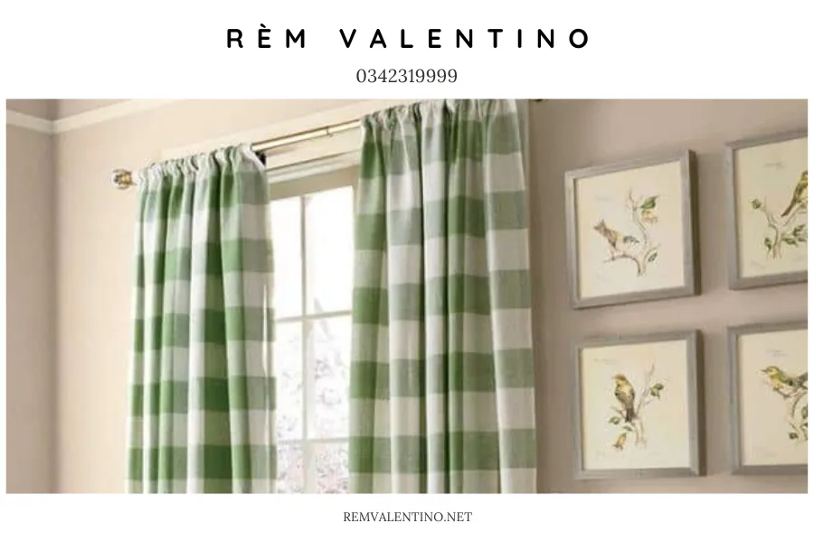 Rèm vải caro là điểm nhấn hoàn hảo cho không gian trang trí, tạo nên sự tươi mới và năng động.