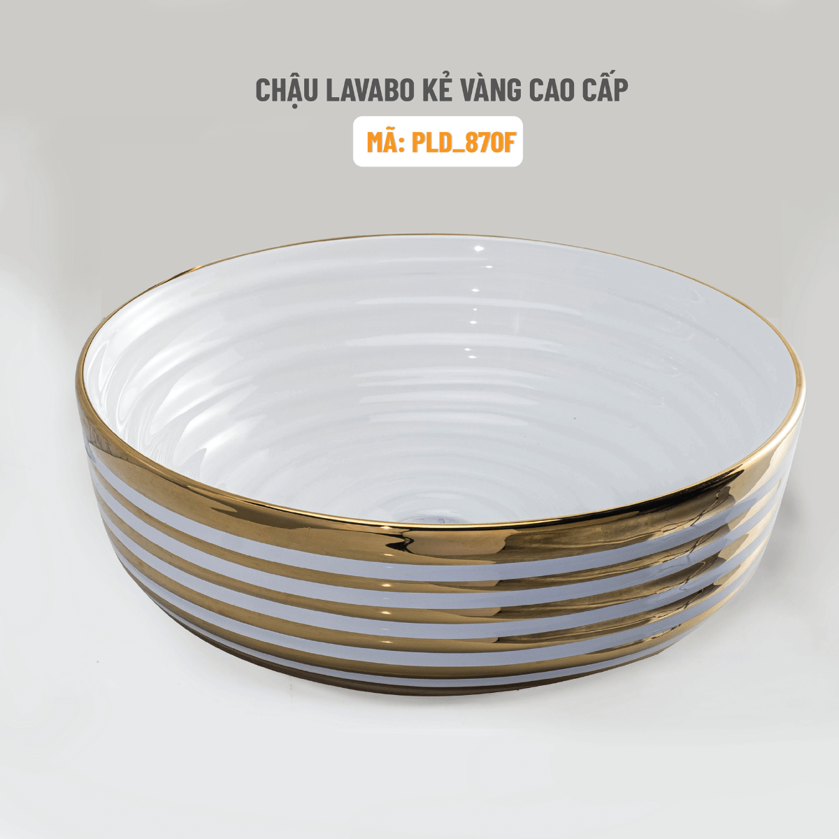 Màu trắng sang trọng với họa tiết kẻ sọc Màu trắng sang trọng với họa tiết kẻ sọc