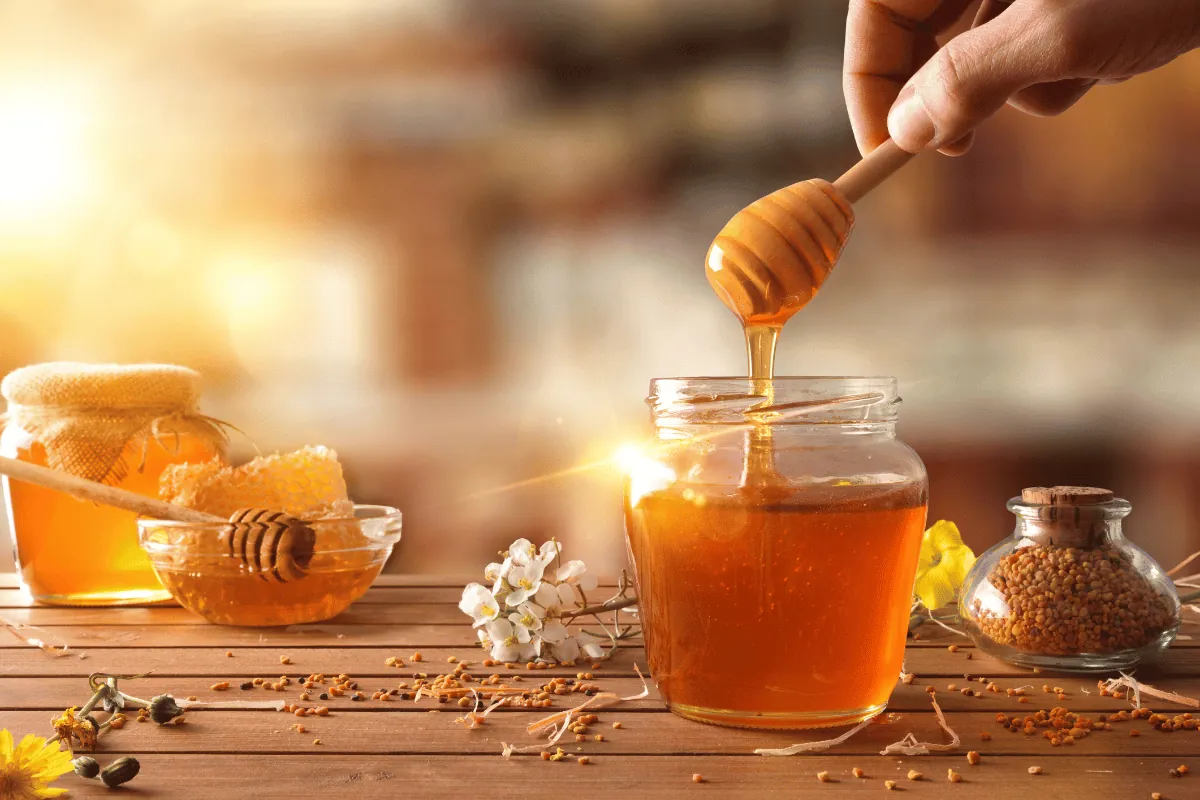 Mật ong có những công dụng gì đối với làn da (1) Mật ong có những công dụng gì đối với làn da (1)