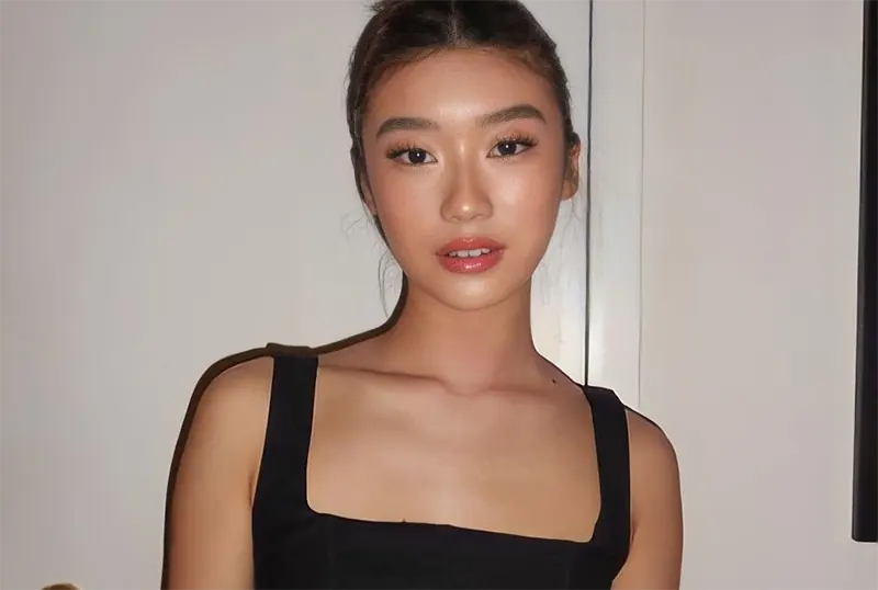 Bước đầu tiên trong quy trình trang điểm “Soft Baddie” là dưỡng ẩm cho da Bước đầu tiên trong quy trình trang điểm “Soft Baddie” là dưỡng ẩm cho da