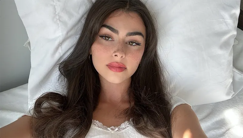 sbm 4 Sử dụng phấn bắt sáng khi trang điểm theo “Soft Baddie"