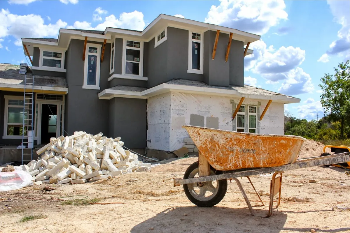 Thi công vữa stucco sân nhà 2