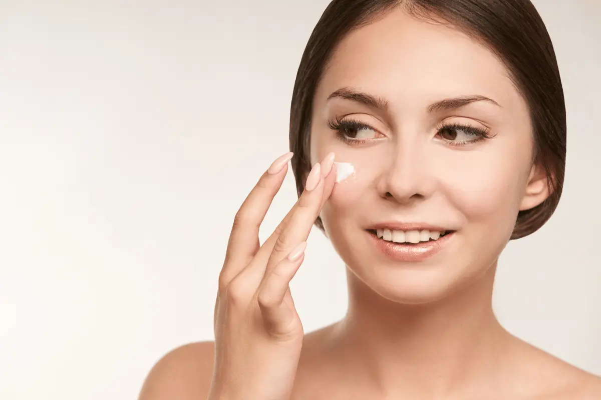 Hướng dẫn cách sử dụng kem chống lão hóa đúng chuẩn duy trì làn da không tuổi 2 Hướng dẫn cách sử dụng kem chống lão hóa đúng chuẩn duy trì làn da không tuổi 2