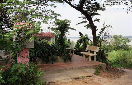 miếu hai cô nằm ở bãi giữa sông Hồng mieu hai co nam o bai giua song Hong