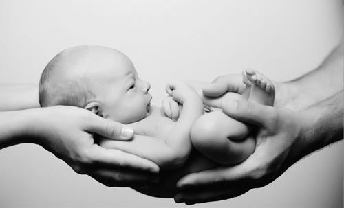 bi vong con nit theo