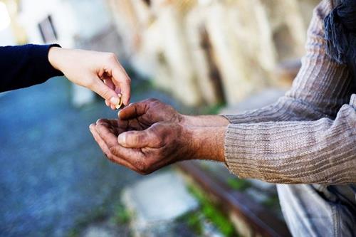 Bố thí là làm giàu cho chính mình Bo thi la lam giau cho chinh minh