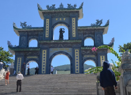 Chùa Linh Ứng có tượng Phật phát quang linh thiêng huyền bí hình ảnh Chua Linh Ung co tuong Phat phat quang linh thieng huyen bi hinh anh