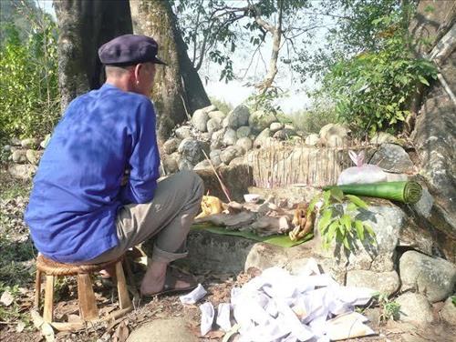 chuyen ve chiec so linh thieng thay mo cung