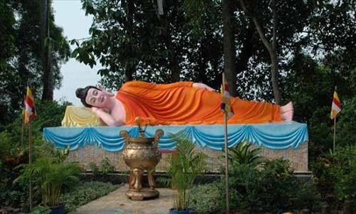 Dao Phat va Dao Mau, Dao nao thieng hon hinh anh