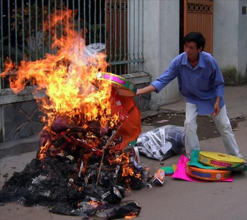 Dot vang ma, nguoi chet co nhan duoc khong hinh anh
