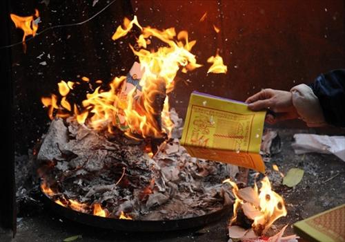 Dot vang ma, nguoi chet co nhan duoc khong hinh anh