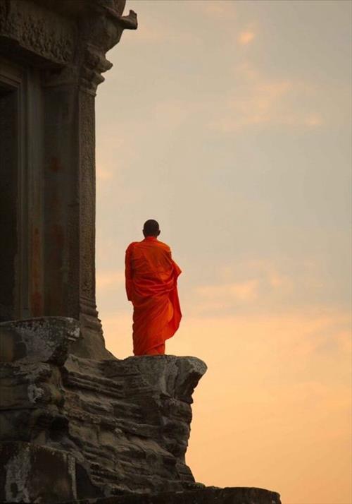 Duc Phat day chung ta rang khong nen tin vao dang than linh nao cuu do chung ta