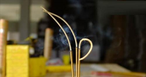 Huong dan cach thap huong dung cach hinh anh 2