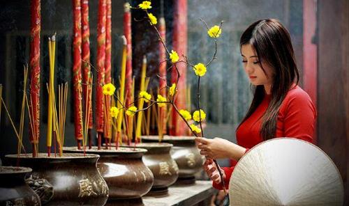 khong mang nhieu do linh tinh khi di le chua