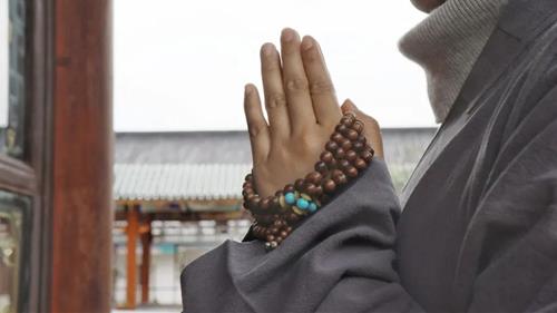 Kieng ky khi su dung chuoi trang hat