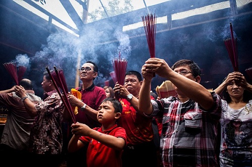 Kieu dang huong le Phat chi phi huong den hinh anh