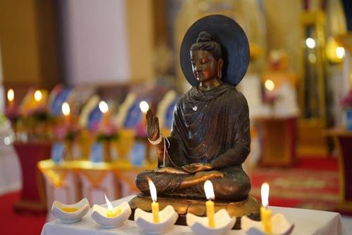 lấy đồ của chùa lay do cua chua