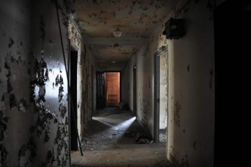 Những ngôi nhà ma ám - nơi không dành cho khách tham quan yếu tim hình ảnh 2 Nhung ngoi nha ma am - noi khong danh cho khach tham quan yeu tim hinh anh 2