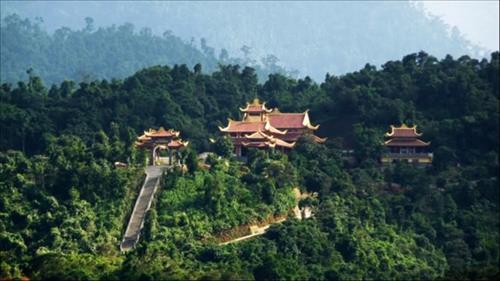 Nui Yen Tu - coi Phat canh tien