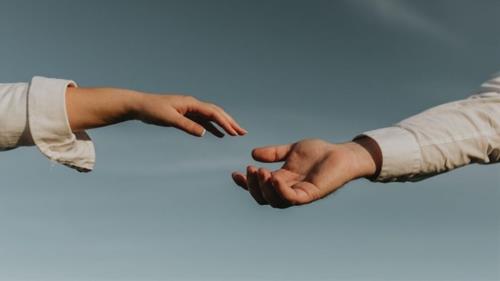 ta cung can hoc cach yeu thuong nhau Ta cũng cần học cách yêu thương nhau