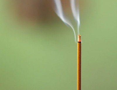 Thap bao nhieu huong tren ban tho la tot nhat hinh anh