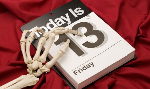 ngay dau tien cua thang vao chu nhat thi se co thu 6 ngay 13