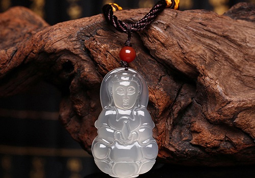 Trang suc hinh Phat Nen deo hay khong, suy ngam the nao hinh anh 2