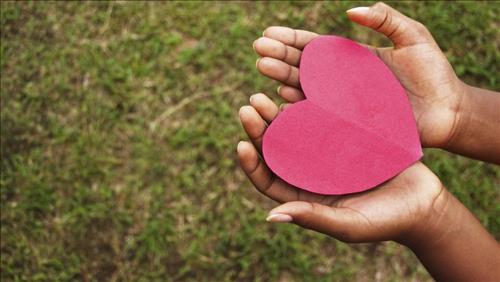 Trao yêu thương không mong cầu được nhận lại Trao yeu thuong khong mong cau duoc nhan lai