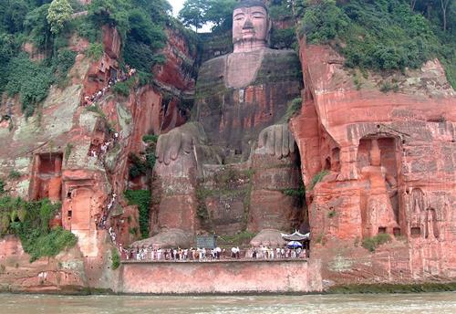 Đại tượng Phật Lạc Sơn trong vách núi ở Trung Quốc