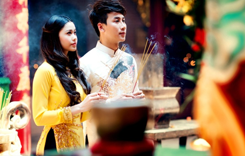 van khan cau duyen o chua ha