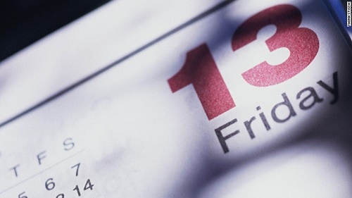 Vi sao thu 6 ngay 13 bi ca the gioi xa lanh hinh anh