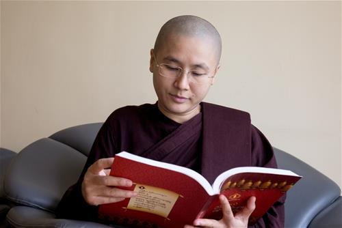 Phụ nữ có lòng hiếu thảo Phu nu co long hieu thao