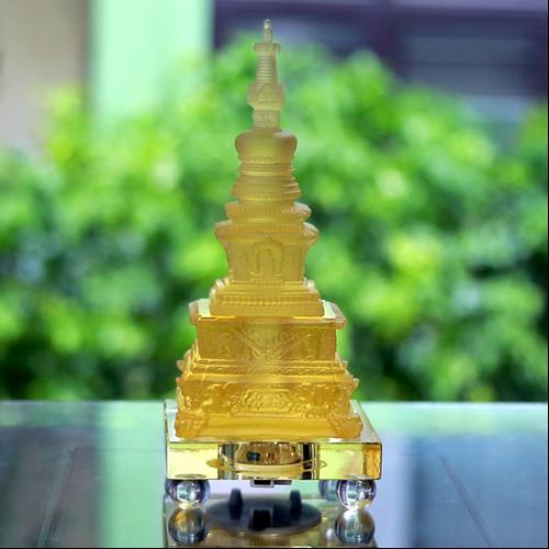 Thap xa loi lam tu luu ly mau vang