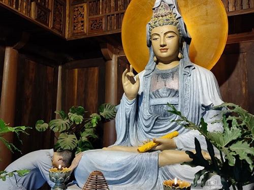 Ngay via Duc Quan The Am xuat gia