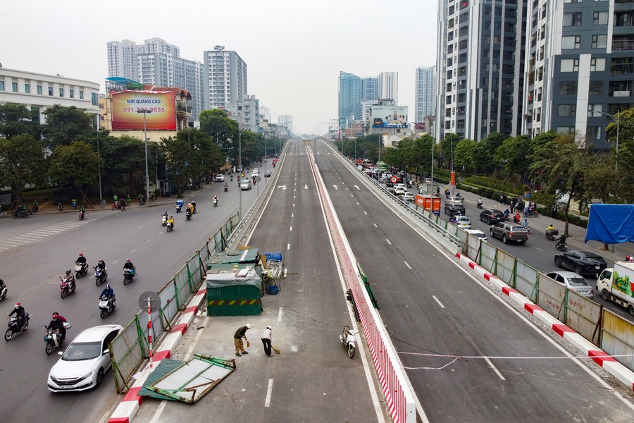 cac-cong-nhan-dang-don-dep-chuan-bi-cho-ngay-thong-xe