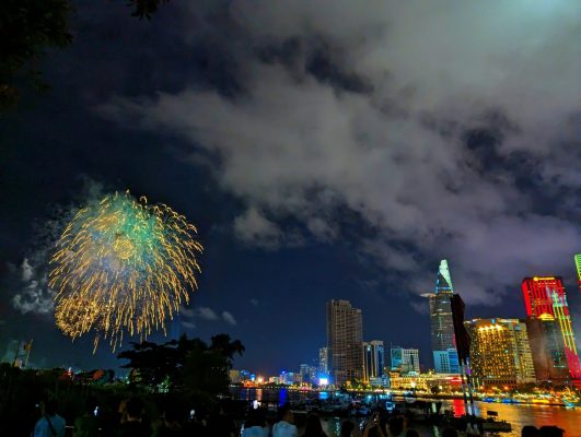 chum-anh-tet-doc-lap-2-9-13-531x400-1 Màn pháo hoa kỉ niệm ngày Quốc Khánh 2-9 tại Thành Phố Hồ Chí Minh