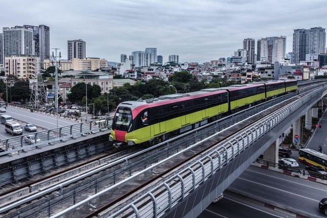 Dự án tuyến đường sắt trên cao Metro Nhổn – ga Hà Nội, khởi công vào 92010, dài 12,5 km (gồm 8,5 km trên cao và 4 km đi ngầm), trên tuyến có 12 nhà ga, 1 depot 15.5 ha tại Bắc