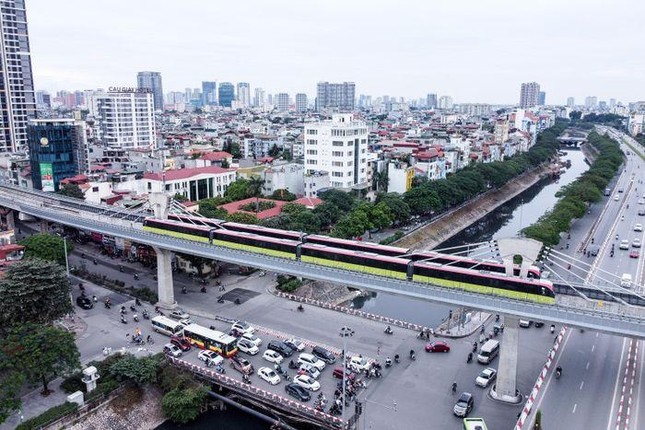 Theo dự kiến, đoàn tàu sẽ dừng tại các nhà ga khoảng 20s, thời gian chạy mỗi tuyến khoảng 16 phút. Thời gian đoàn tàu chạy 1 chuyến (cả đi và về), tính cả thời gian quay đầu r