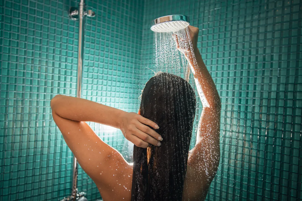 5 tác dụng bất ngờ của sen cây tắm massage với sức khỏe