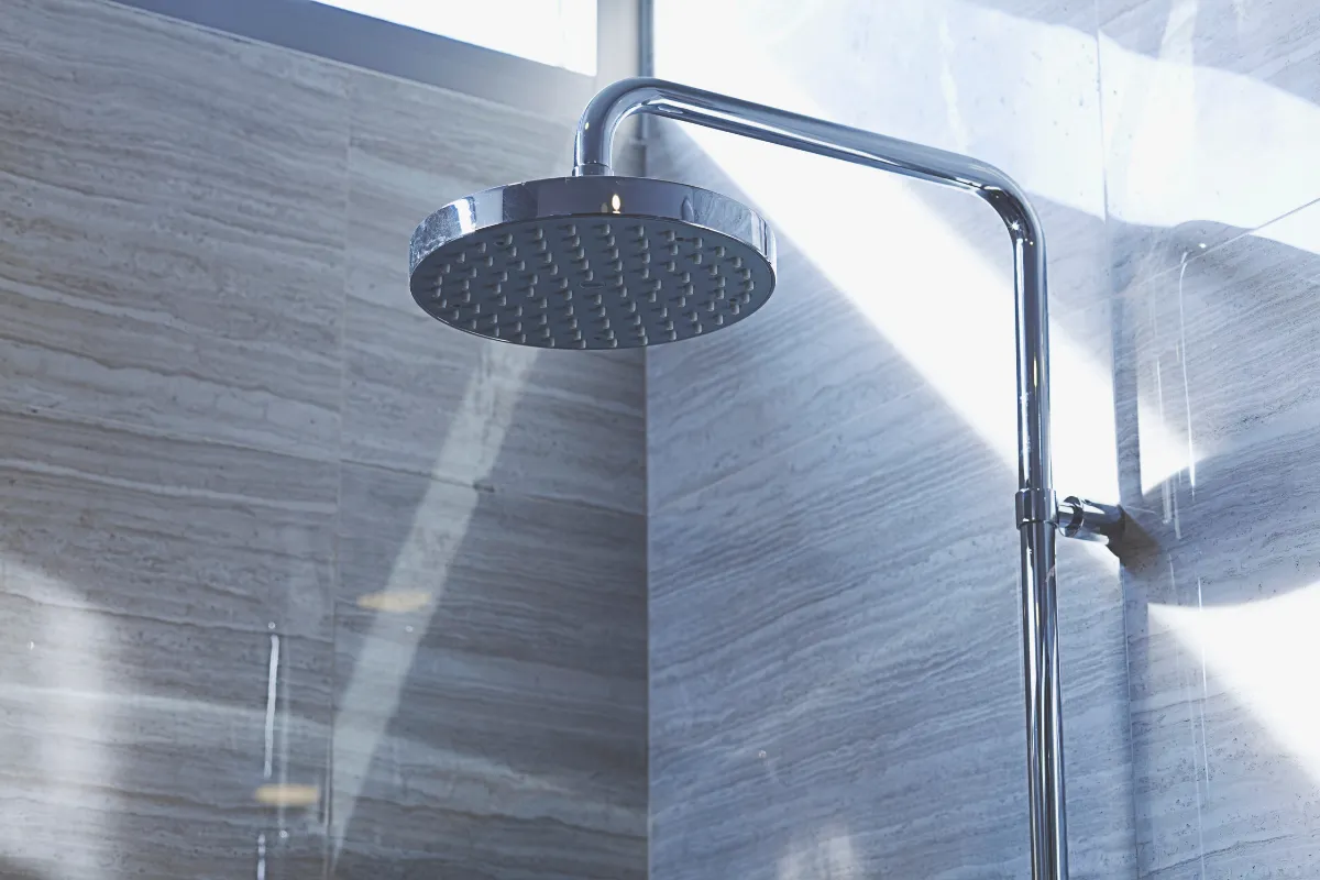 Nếu không được lắp đặt đúng cách, sen cây tắm đứng có thể gây ra sự lãng phí nước hoặc thậm chí là rò rỉ. 