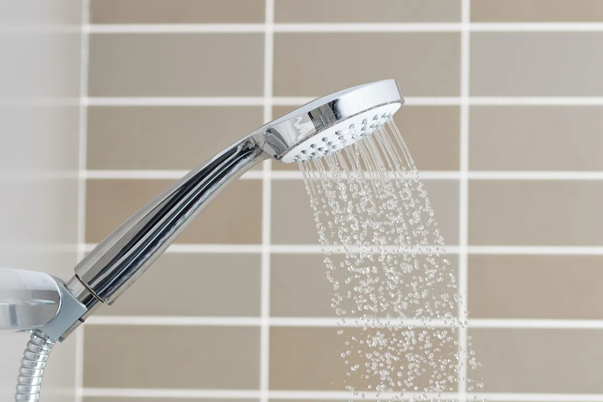 Vòi sen tắm đơn thường có thiết kế hiện đại và đơn giản