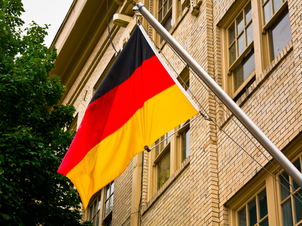 Cờ Đức và cở Bỉ khác nhau như thế nào?