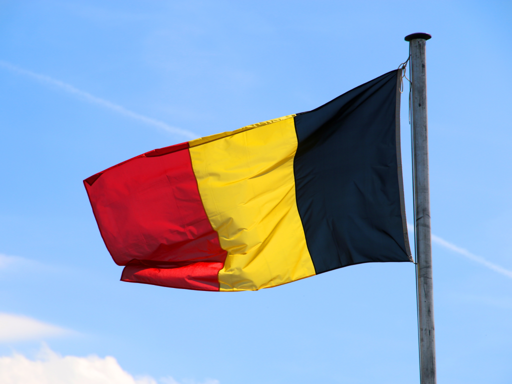 Cờ Đức và cở Bỉ khác nhau như thế nào?